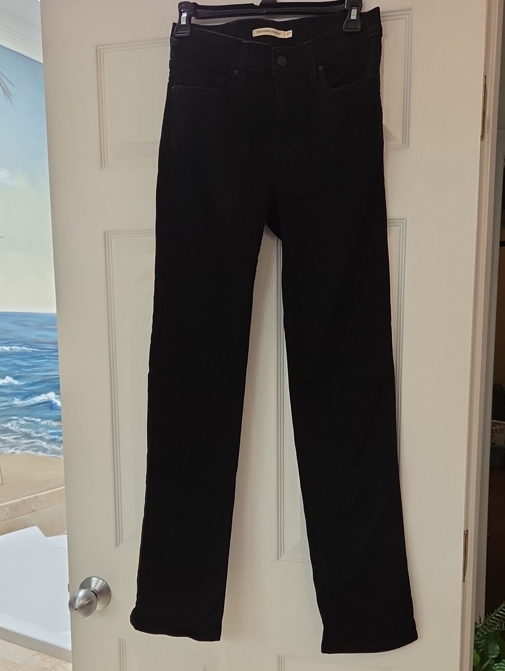 Levi's Black Shaping Straight Leg Women’s Jeans Has Stretch - Never Worn